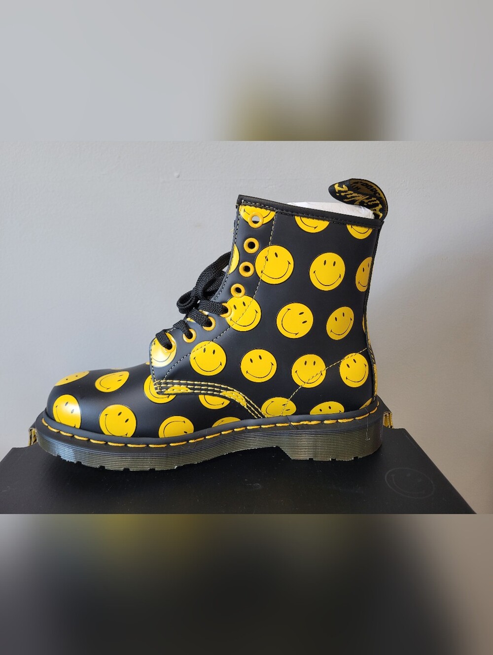 Dr. Martens x Smiley 1460 8-Eye Smooth Leather Lace-Up Boots, BNIB, Size 8 - Picture 6 of 12